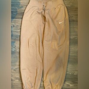 Nike loose fit sweatpants. Beige. Size M